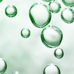 VITAMIN E: Elle peut aider à adoucir la peau, aide à protéger la barrière d’hydratation de votre peau, c’est un puissant antioxydant et aide également à protéger votre peau du soleil lorsqu’elle est combinée avec de la vitamine C et un écran solaire.