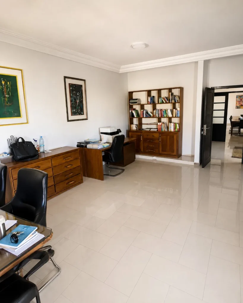 Bibliothèque et espace de travail de SOW & Partners
